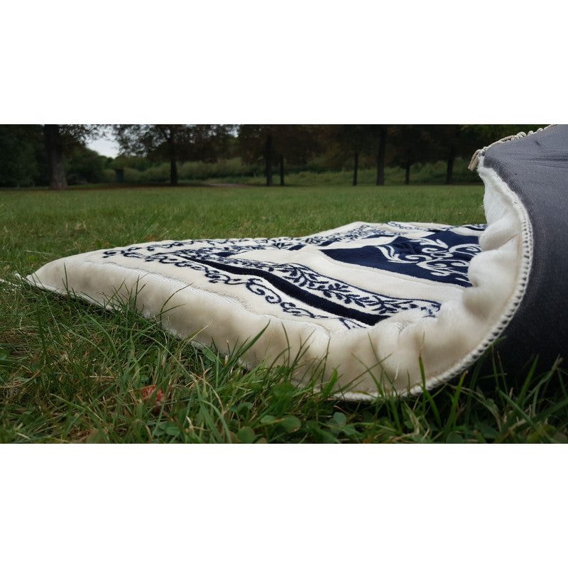 Photo de Tapis de Prière à Mémoire de Forme en Microfibre - Confort Orthopédique - Couleur Terracotta - Librairie Al Minhaj