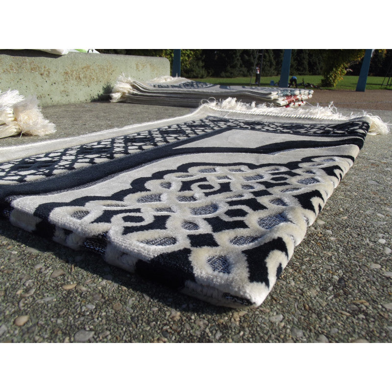 Tapis de Prière - Contour Géométrique - Fond Blanc - Couleur Bleu Marine