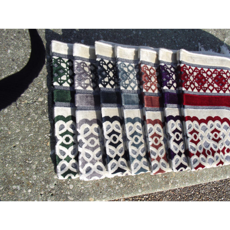 Tapis de Prière - Contour Géométrique - Fond Blanc - Couleur Rouge