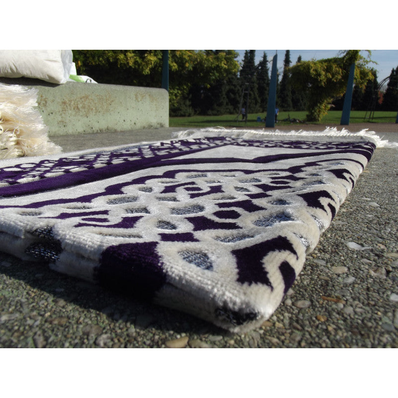 Tapis de Prière - Contour Géométrique - Fond Blanc - Couleur Violet - Librairie Al Minhaj